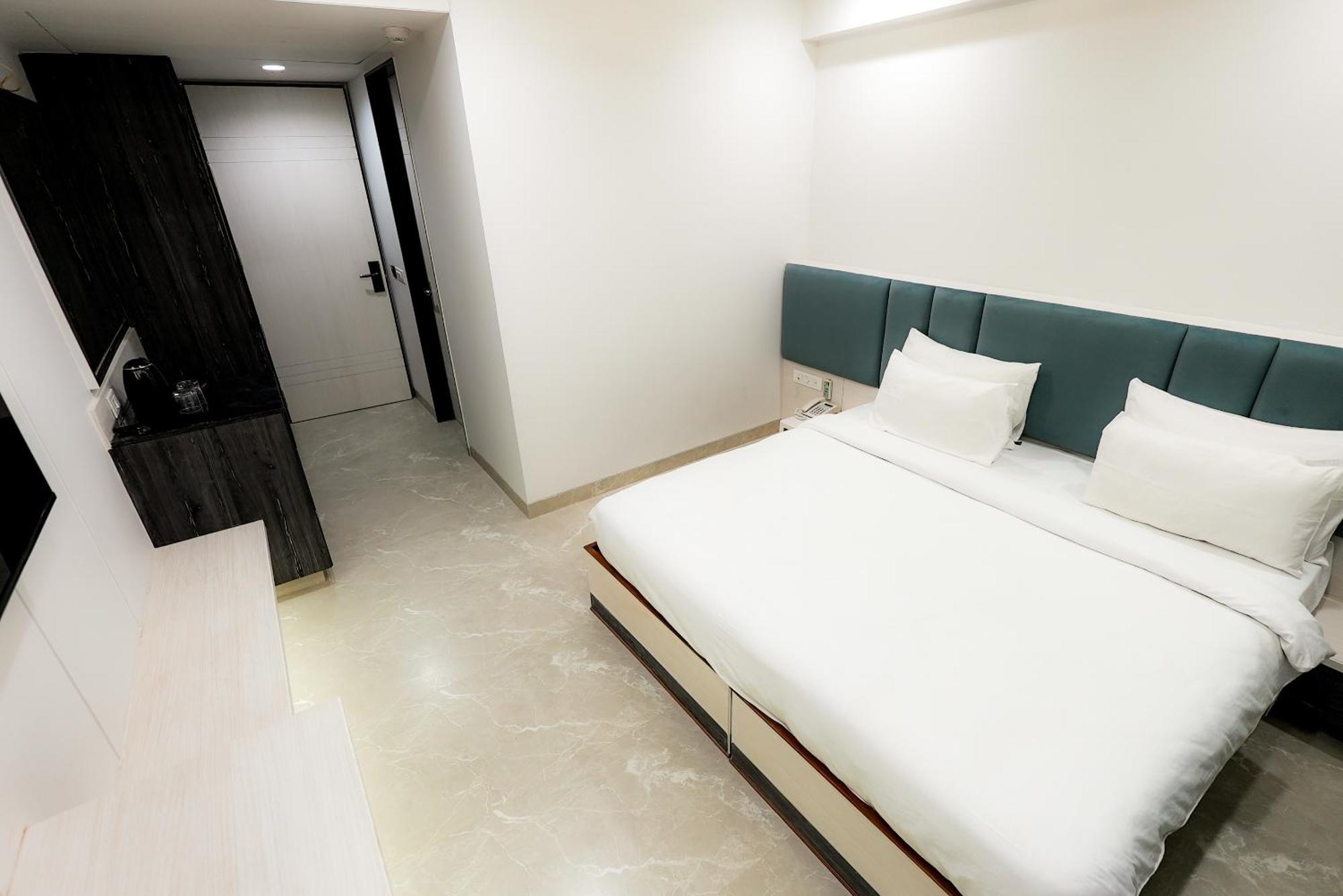 אגרה Hotel Elinor By Dazzling Hotels & Resorts מראה חיצוני תמונה