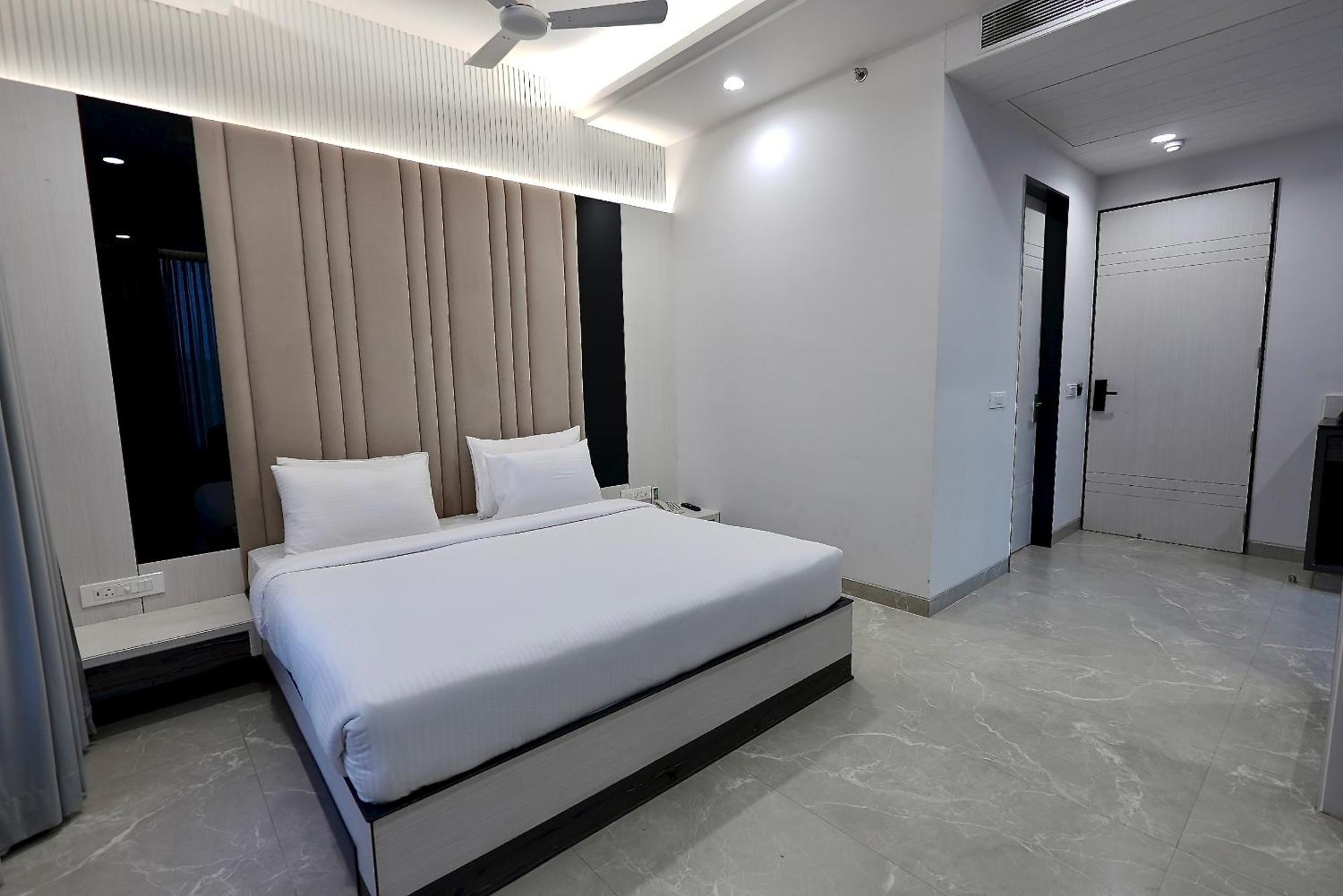 אגרה Hotel Elinor By Dazzling Hotels & Resorts מראה חיצוני תמונה