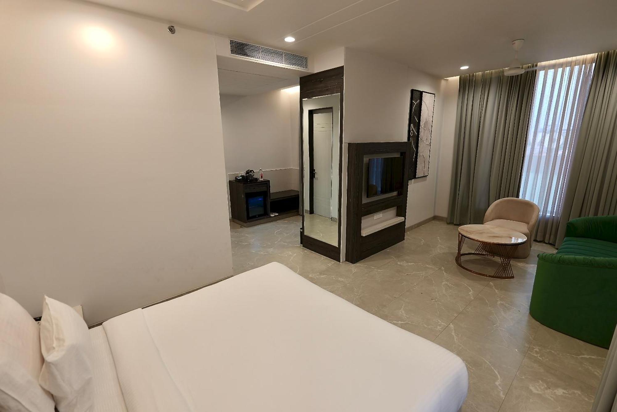 אגרה Hotel Elinor By Dazzling Hotels & Resorts מראה חיצוני תמונה
