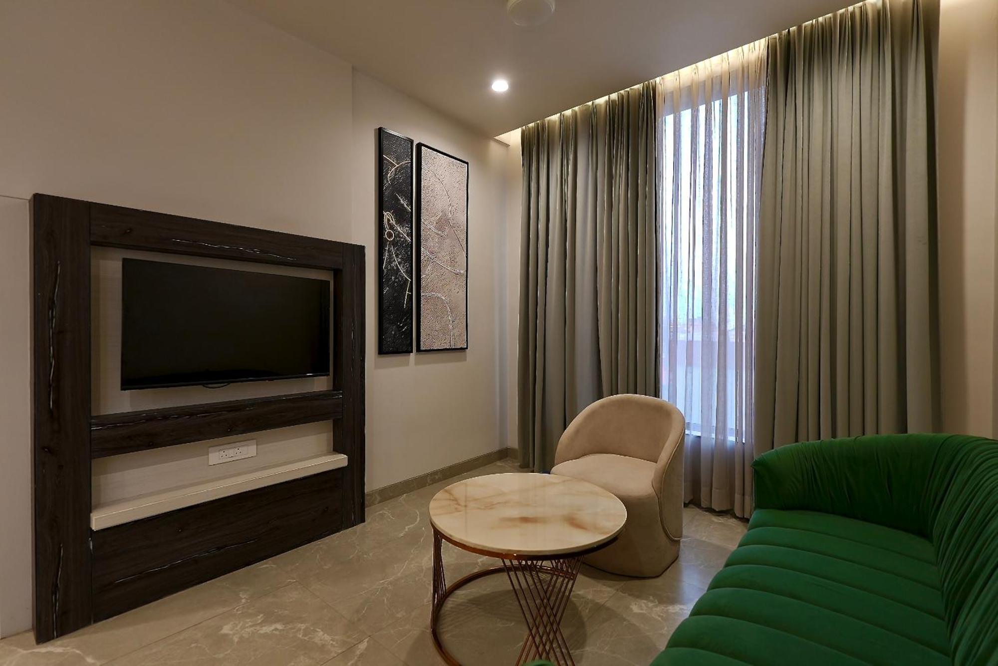 אגרה Hotel Elinor By Dazzling Hotels & Resorts מראה חיצוני תמונה