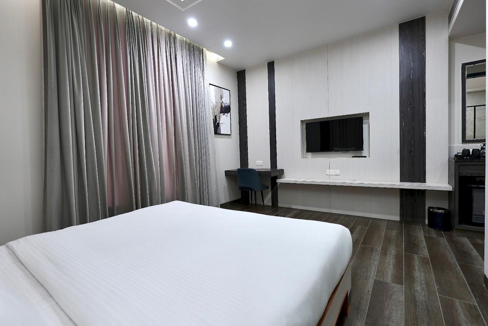 אגרה Hotel Elinor By Dazzling Hotels & Resorts מראה חיצוני תמונה