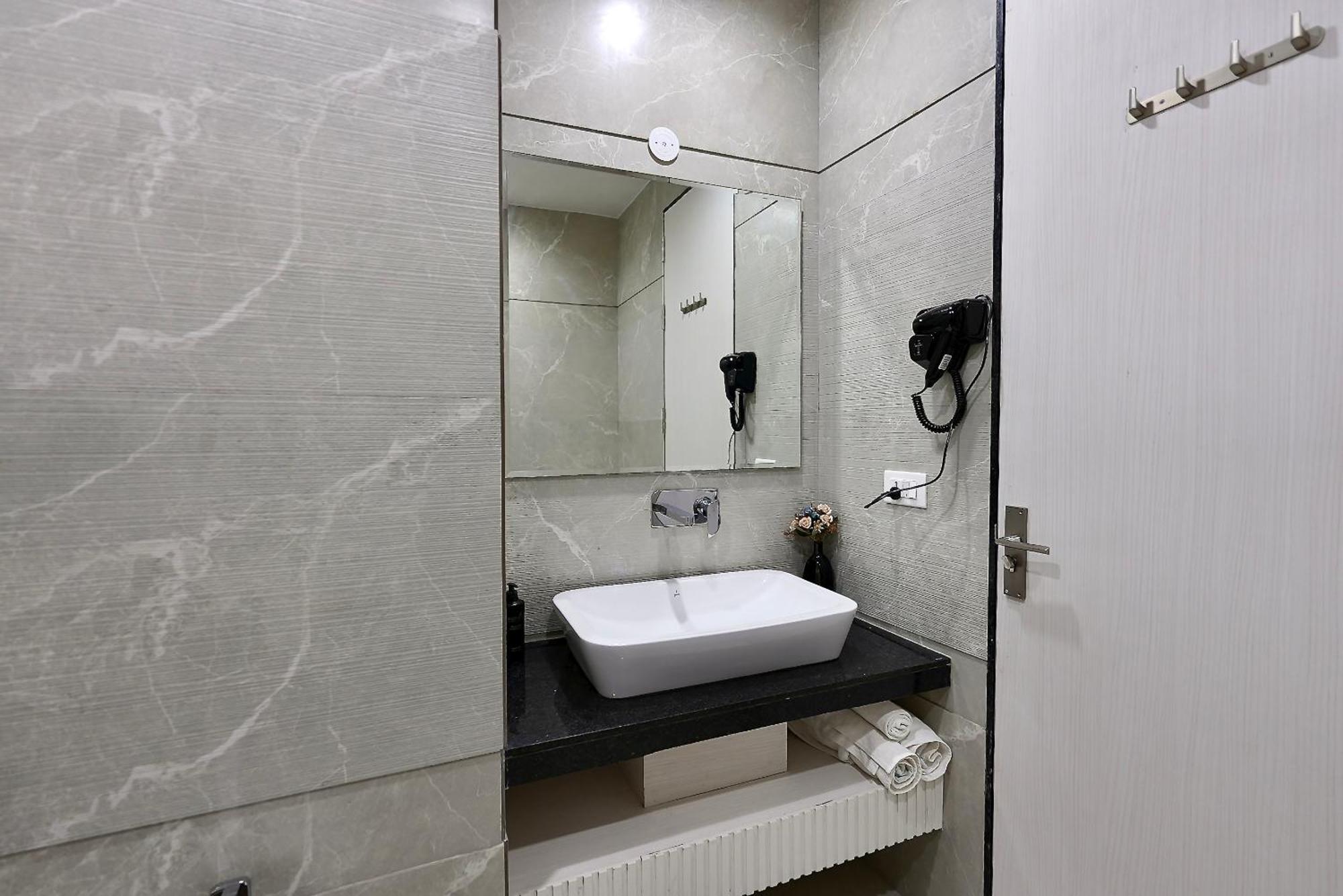 אגרה Hotel Elinor By Dazzling Hotels & Resorts מראה חיצוני תמונה